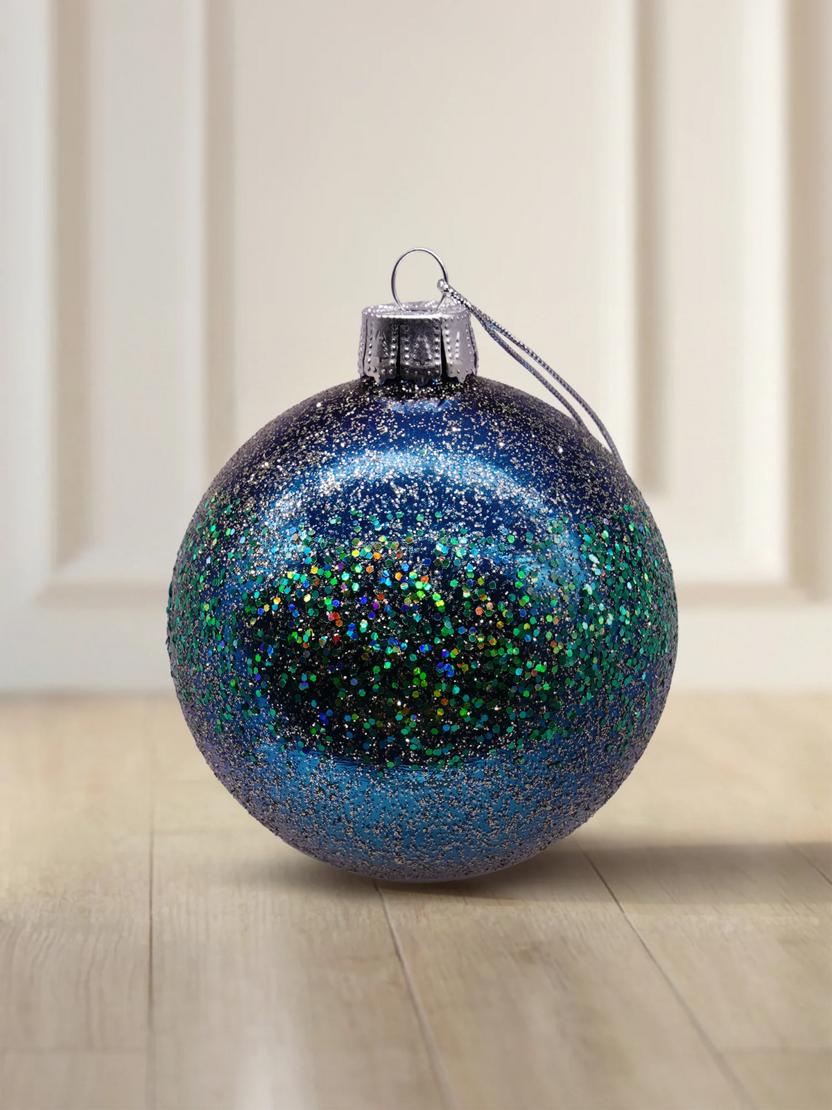 ArtiTree Glaskugel 10 cm in Türkis-Blau, vollflächig mit farbigem und silbernem Glitzer