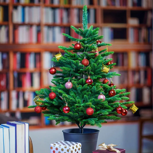Geschmückter, künstlicher Weihnachtsbaum im Topf von ArtiTree