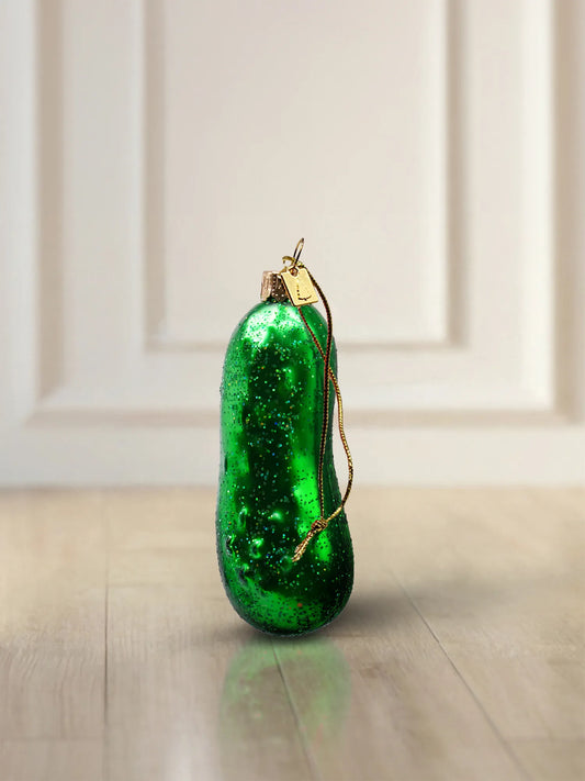 Glasornament Gurke mittel: rundliche Glasgurke in dunklem Smaragdgrün mit feinem Glitter, goldener Aufhänger mit goldener Kordel