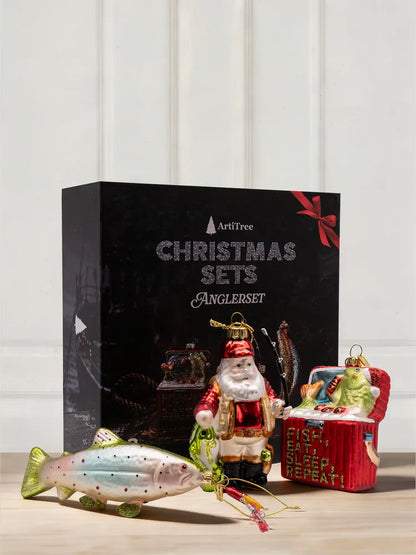 ArtiTree Glasfigurenset Anglerset – Drei Glasfiguren (Fisch mit Köder, Angler-Weihnachtsmann, rote Angelbox)