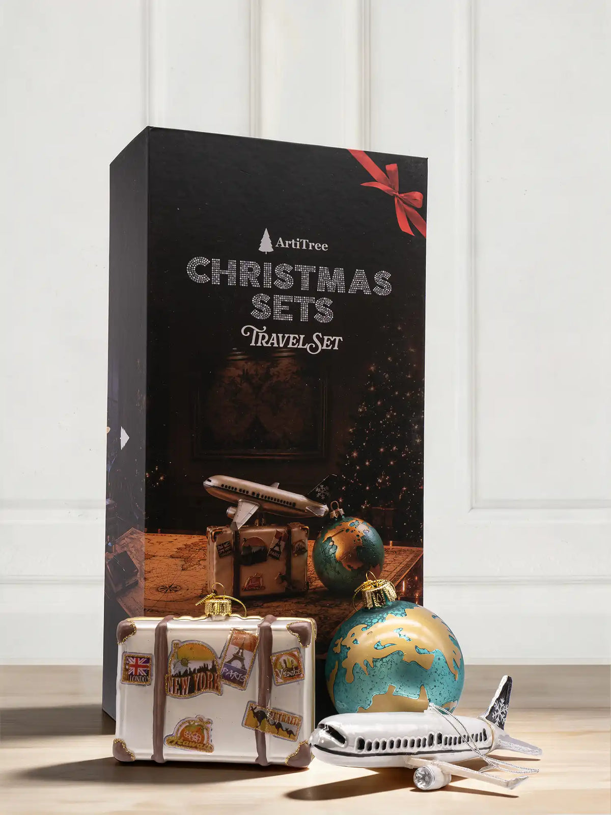 ArtiTree Glasfigurenset Travel Set – Drei Glasfiguren (Flugzeug, türkis-goldener Globus, Reisekoffer mit Länderaufklebern)