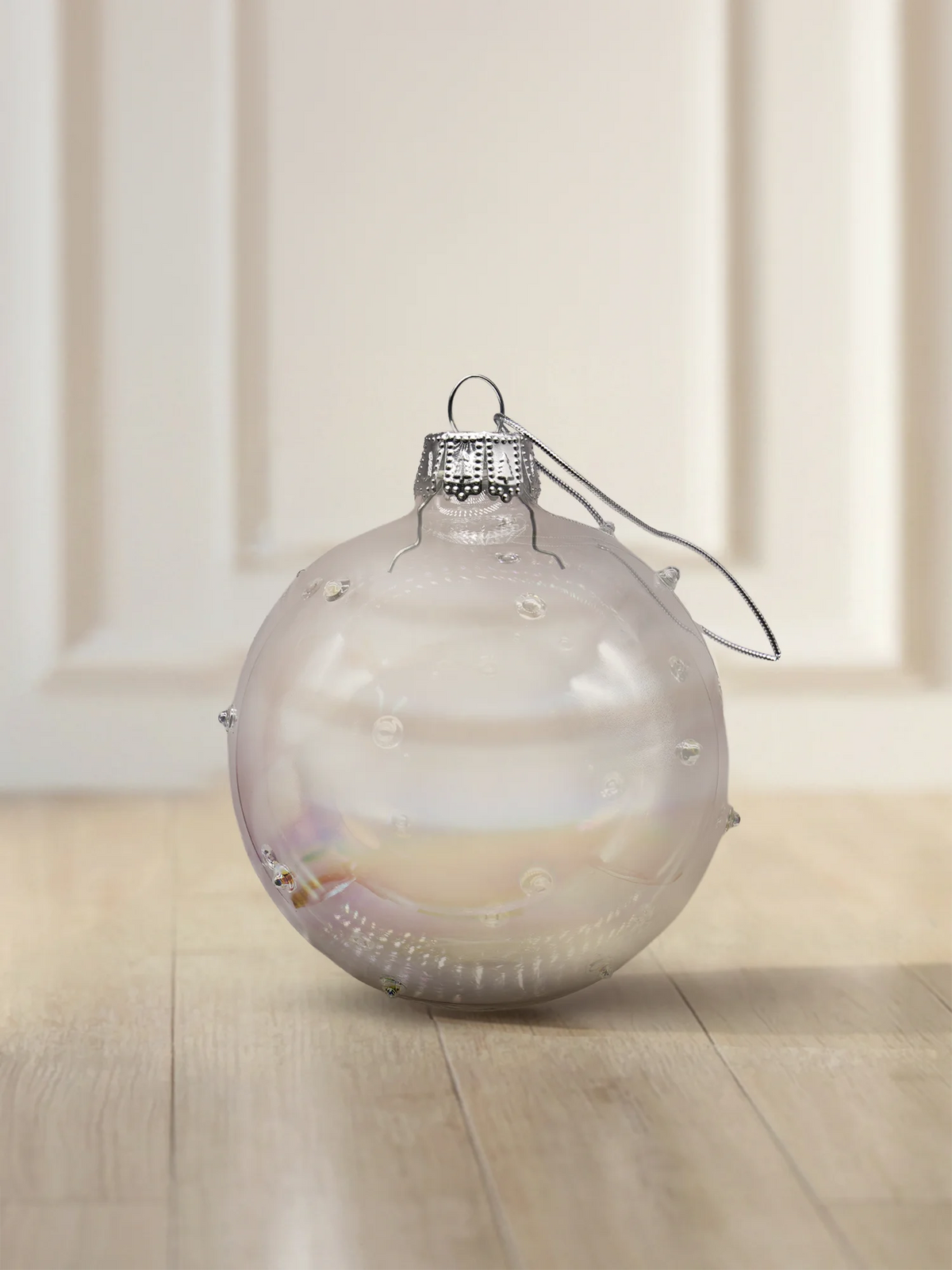 ArtiTree Glaskugel 6 cm in Perlweiß, irisierend schimmernd mit erhabenen Glastropfen
