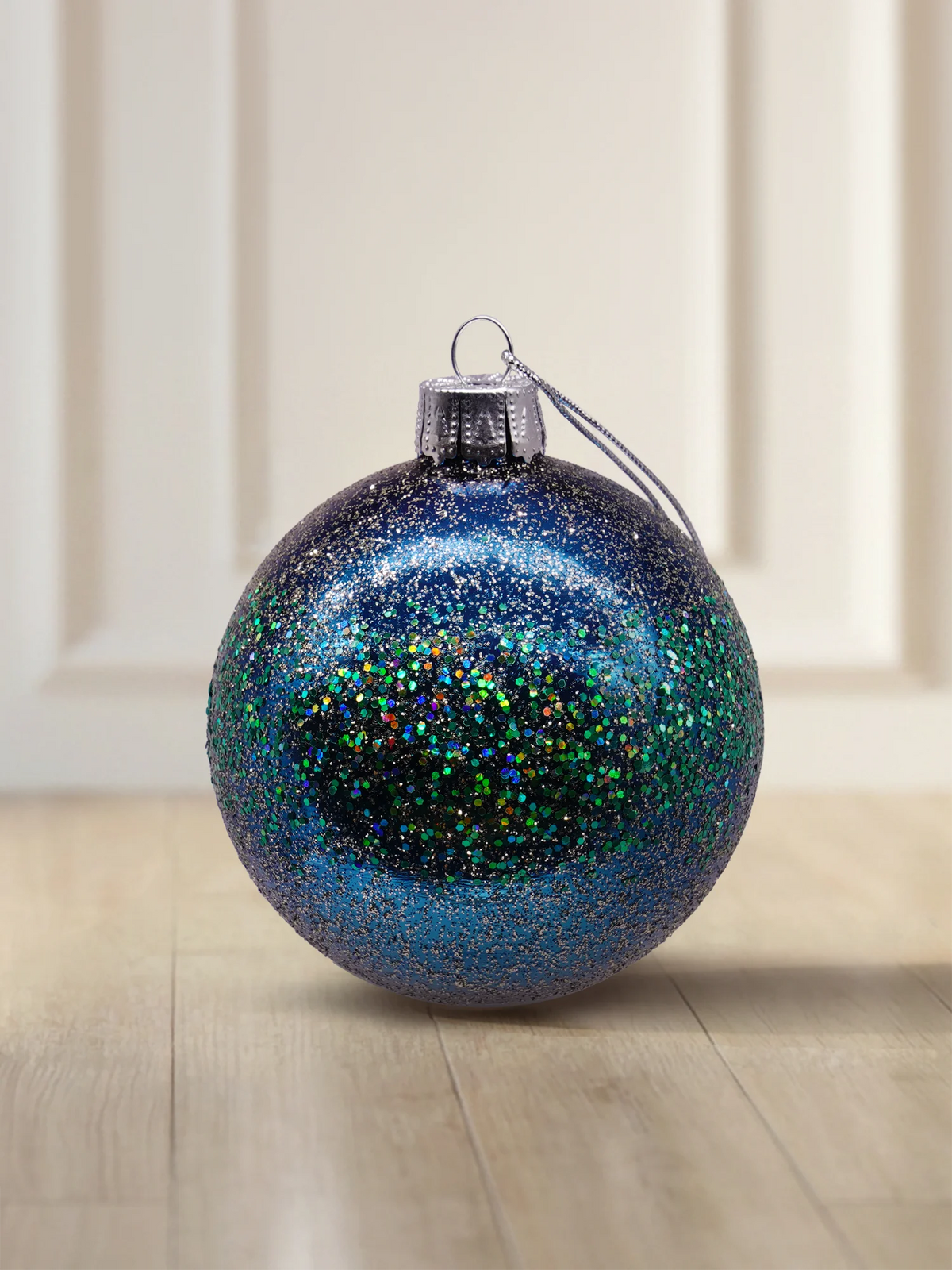 ArtiTree Glaskugel 8 cm in Türkis-Blau, vollflächig mit farbigem und silbernem Glitzer