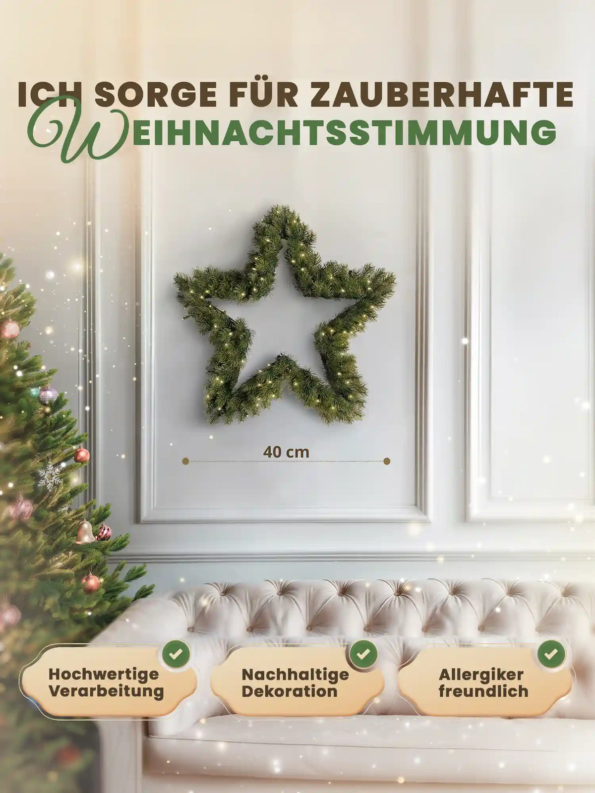 Couronne de Noël artificielle en forme d’étoile de 40 cm, de ArtiTree, avec indication des dimensions, sur un mur blanc à côté d’un sapin de Noël décoré