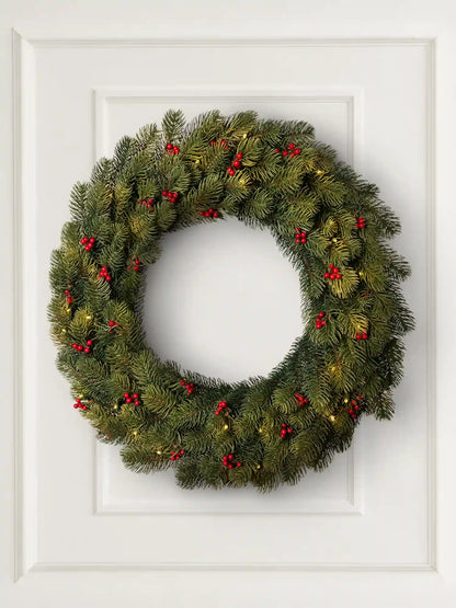 Ghirlanda natalizia artificiale da 60 cm con bacche rosse e illuminazione LED di ArtiTree