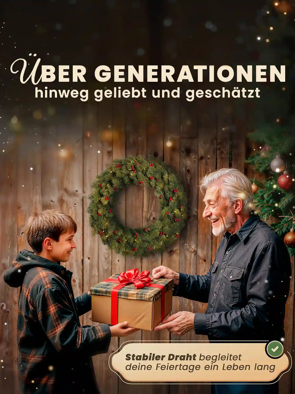 Nonno e nipote si scambiano i regali di Natale; sullo sfondo, una ghirlanda natalizia artificiale ArtiTree è appesa a una parete di legno