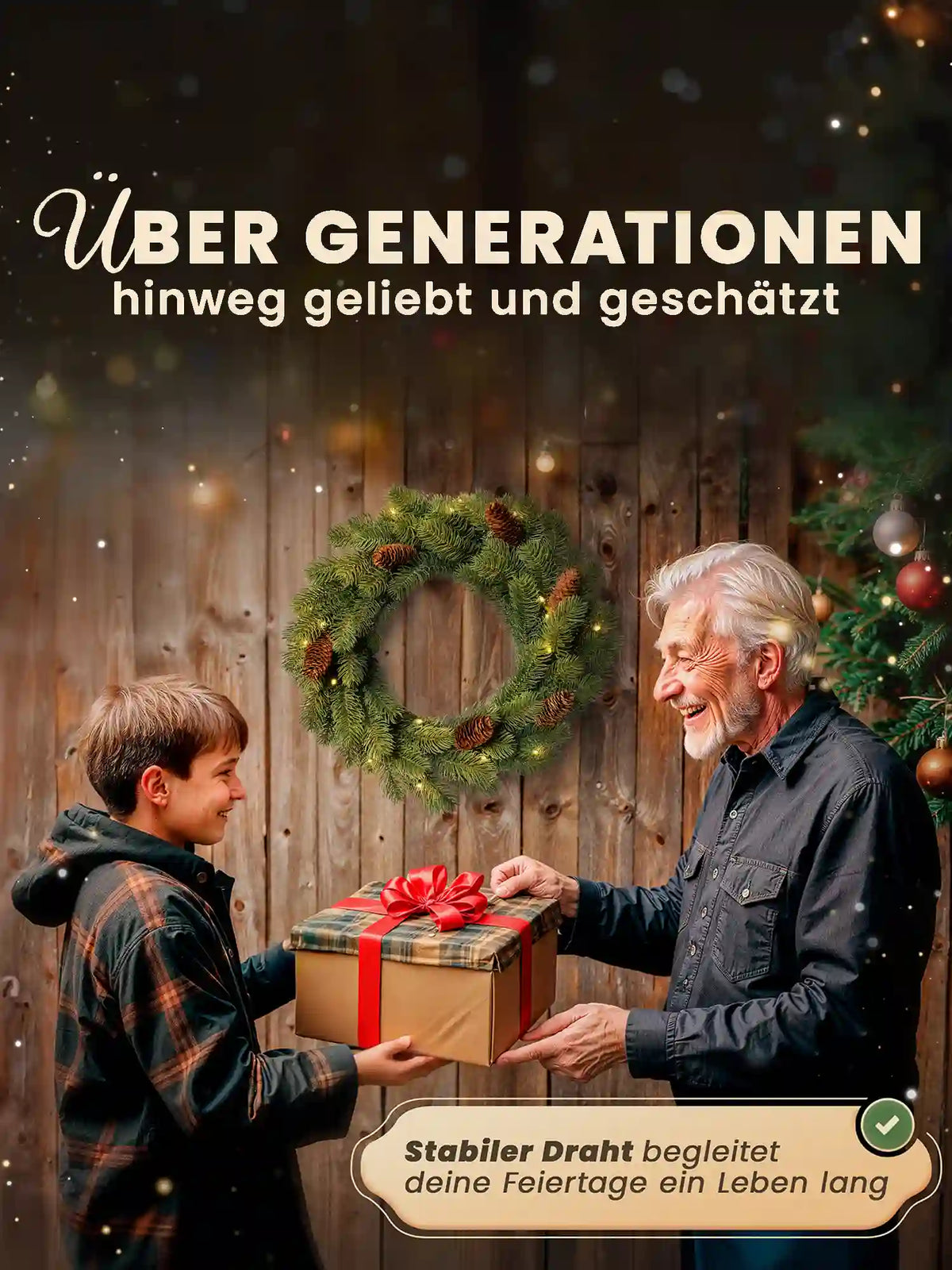 Nonno e nipote si scambiano i regali di Natale; sullo sfondo, una ghirlanda natalizia artificiale con pigne di ArtiTree è appesa a una parete di legno