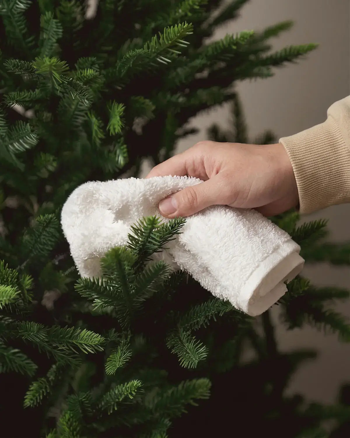 Dépoussiérer un sapin de Noël artificiel