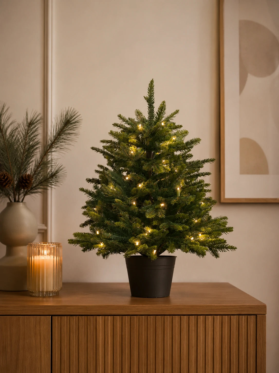 Künstlicher Weihnachtsbaum im Topf von ArtiTree mit integrierter LED-Beleuchtung